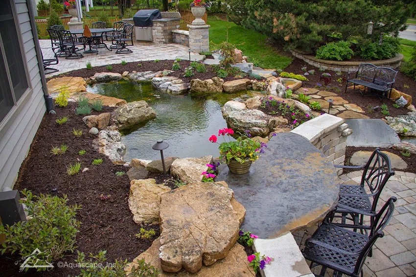 Your meal or beverage tastes that much better while enjoying it at a pondside bar. 