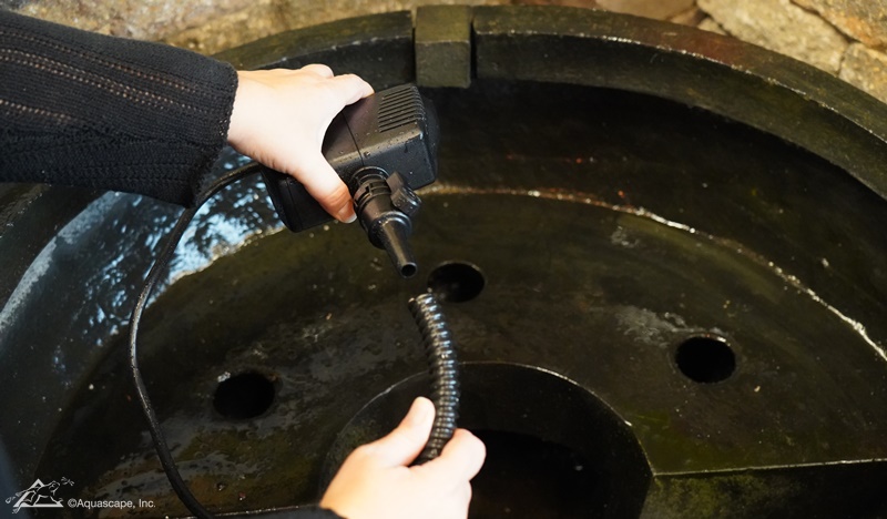 Connecting a fountain pump to kink-free pipe